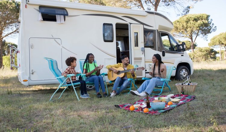 Famille avec camping-car